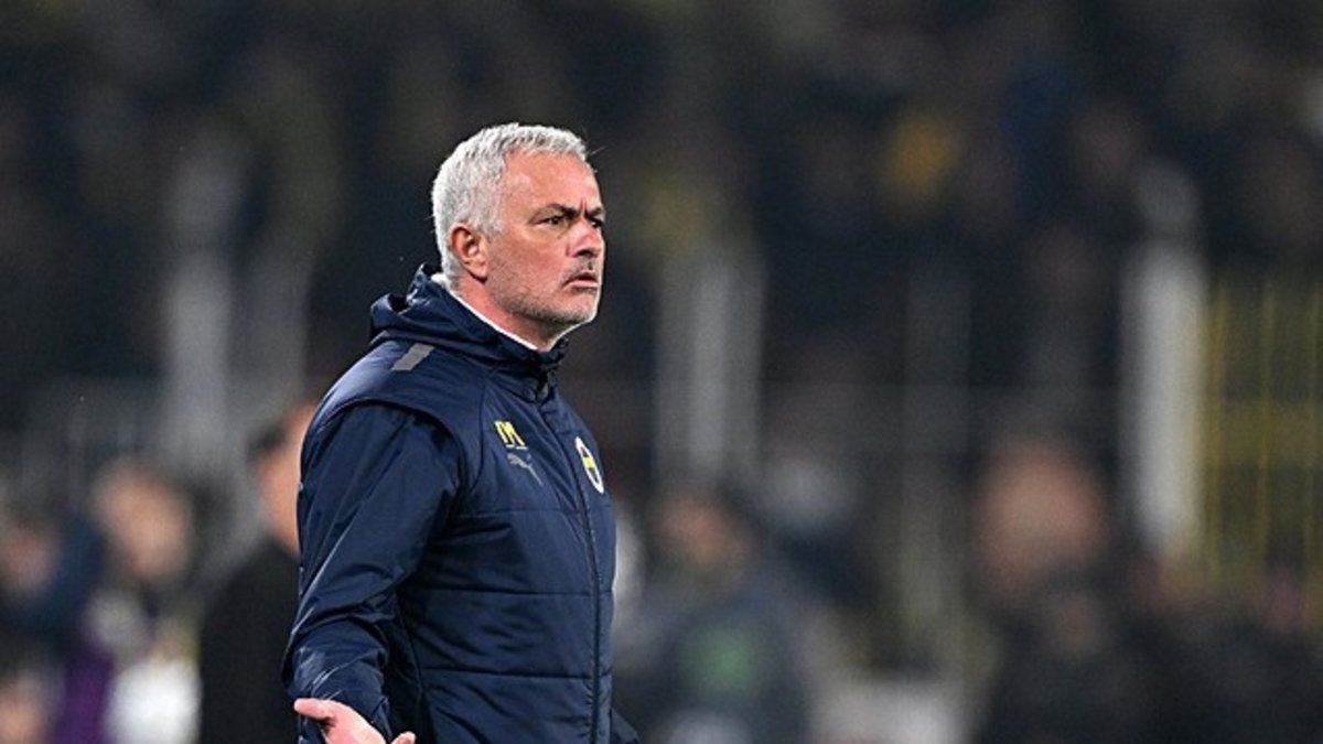 FENERBAHÇE HABERLERİ: Mourinho'dan talimat! '3 yıldızı derbiye yetiştirin' FENERBAHÇE HABERLERİ: Mourinho'dan talimat! '3 yıldızı derbiye yetiştirin'