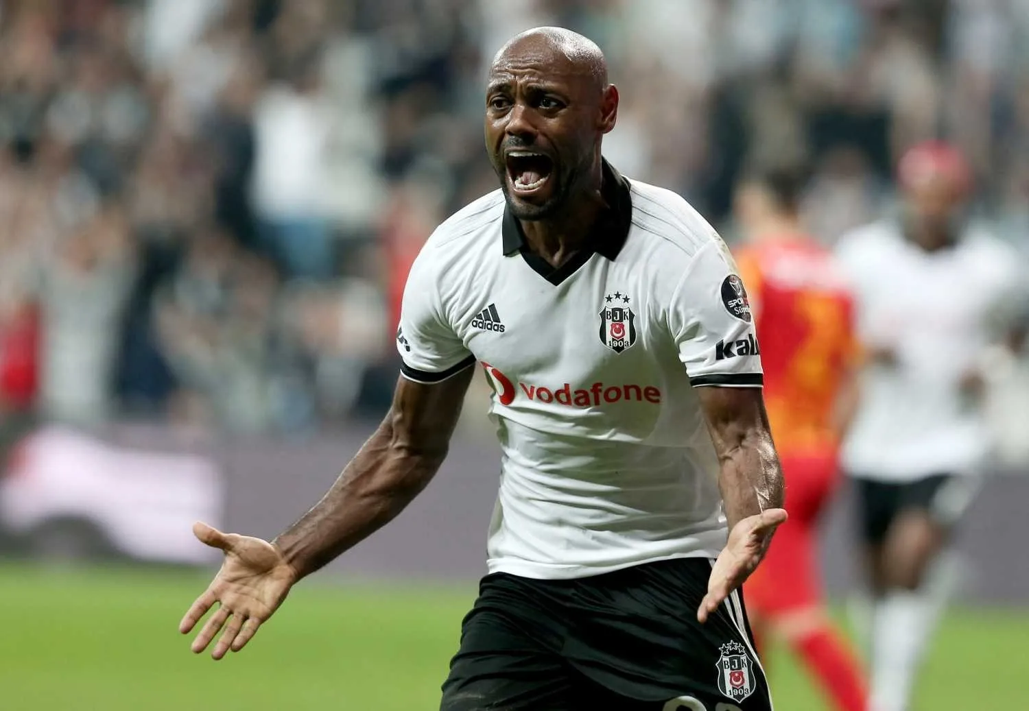 Vagner Love futbolu bıraktığını duyurdu