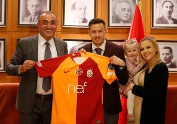 G.Saray KAP'a bildirdi! 2 yıllık imza