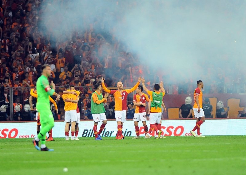 Galatasaray şampiyonluğu böyle kutladı! İşte görüntüler