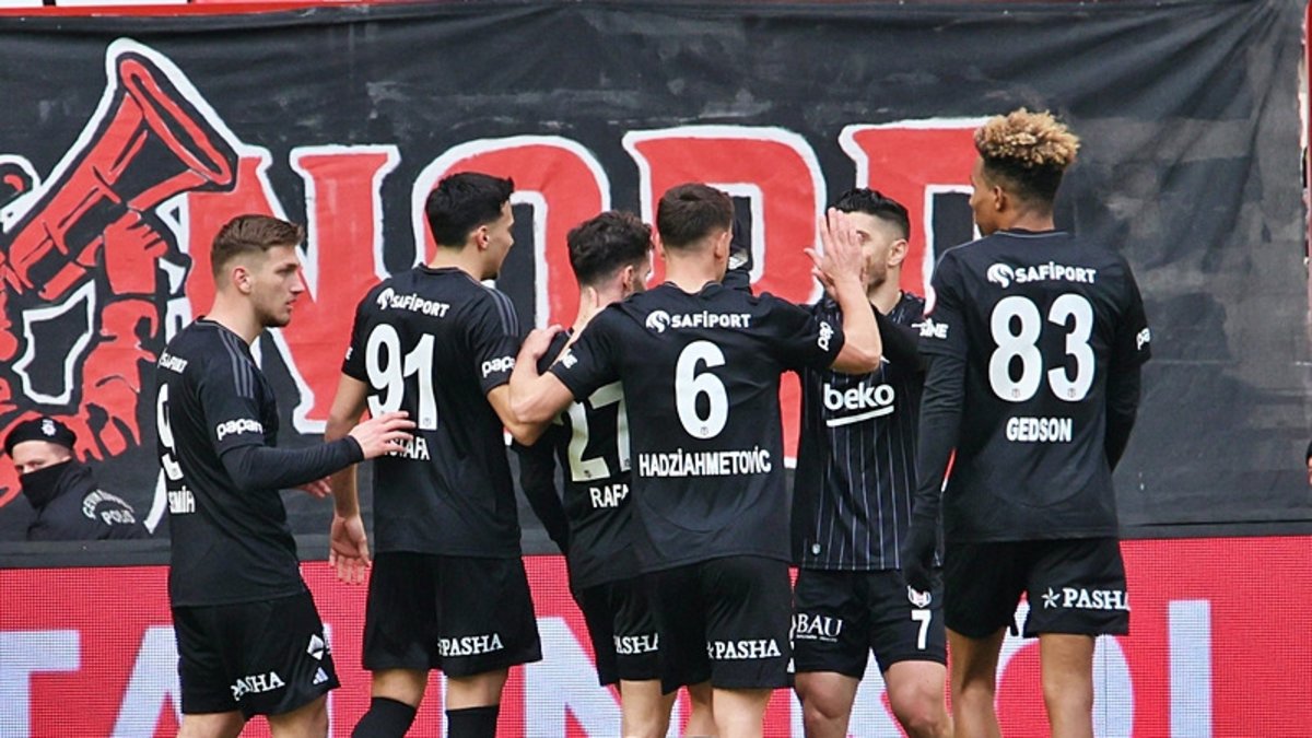 Spor yazarları Onvo Antalyaspor - Beşiktaş maçını yorumladı! Spor yazarları Onvo Antalyaspor - Beşiktaş maçını yorumladı!