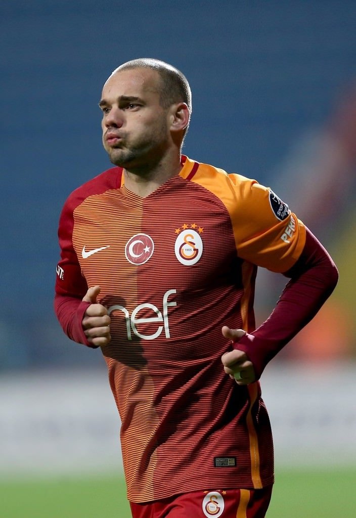 Sneijder transfer iddialarına cevap verdi