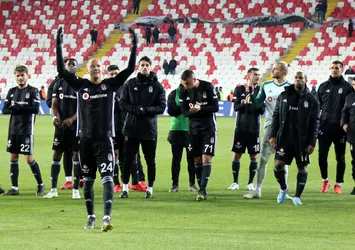 Burak Yılmaz Kartal'ı ipten aldı!