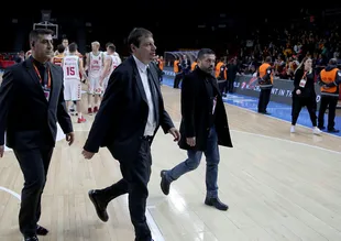 Ergin Ataman taraftara kızıp sahayı terk etti