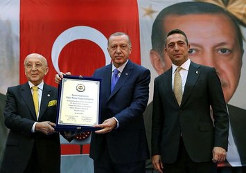 F.Bahçe'den Başkan Erdoğan'a 25. yıl plaketi
