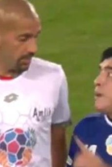 Barış maçında Maradona ve Veron gerginliği