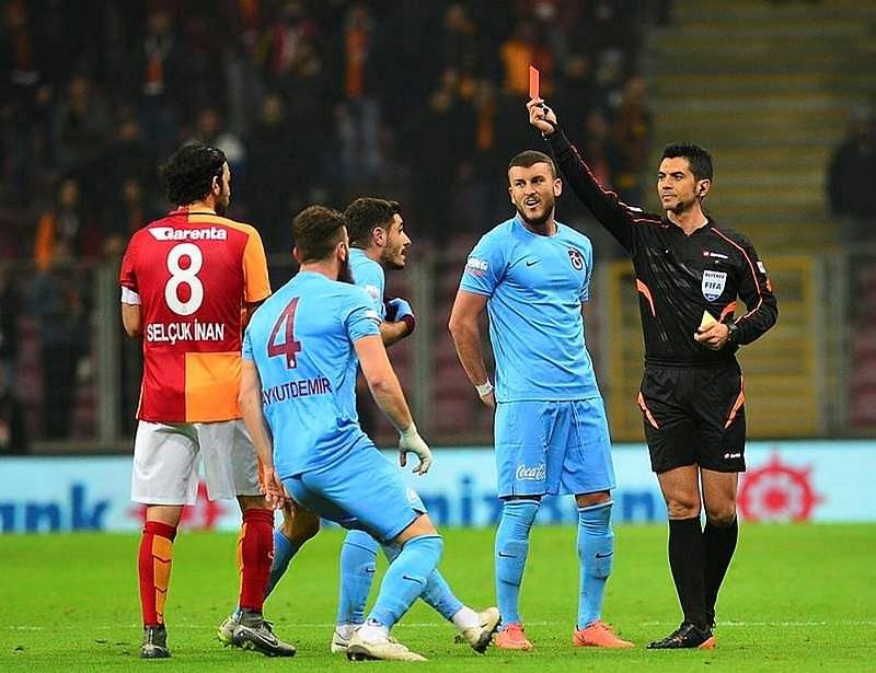 Düdük astıran hakem hataları