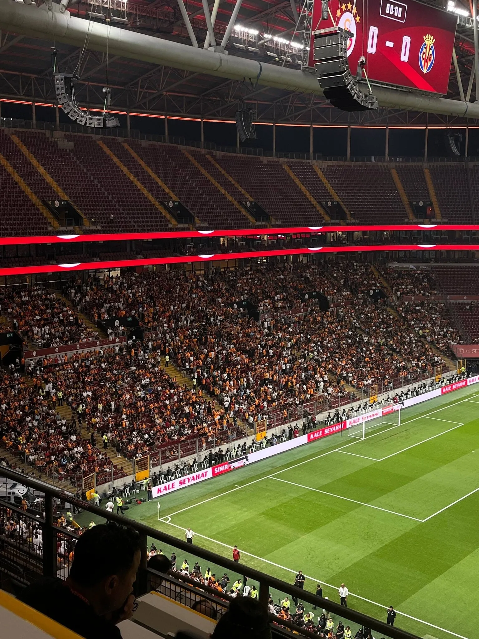 Galatasaray Taraftarından Yönetime Sert Tepki!