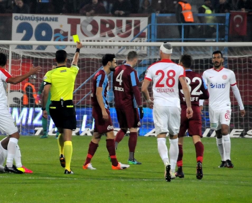 Trabzonspor-Antalyaspor karşılaşmasından kareler