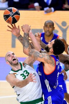 Anadolu Efes'ten, Panathinaikos zaferi