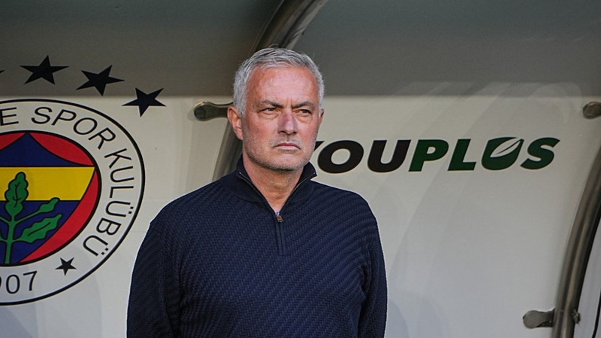 Fenerbahçe Yönetimi ve Jose Mourinho arasında restleşme! Fenerbahçe Yönetimi ve Jose Mourinho arasında restleşme!