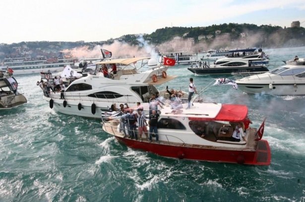 Şampiyon Beşiktaş kupasına kavuştu!