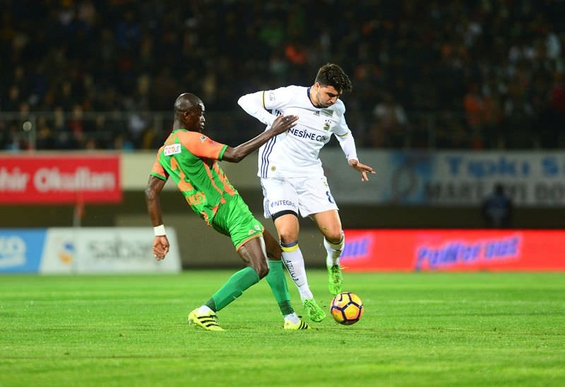 Ozan Tufan dibe vurdu