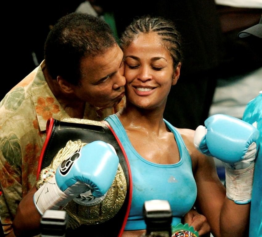 Efsanevi boksör Muhammed Ali hayatını kaybetti
