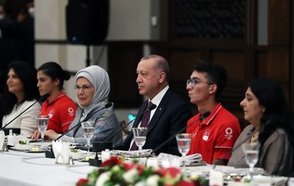 Başkan Recep Tayyip Erdoğan madalya alan sporcularımızla bir araya geldi!