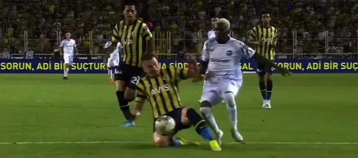 Fenerbahçe - Adana Demirspor maçında 2. penaltı kararı! İşte o pozisyon - 1