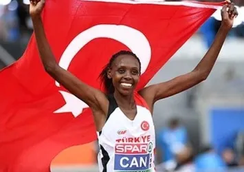 Yasemin Can'dan tarihi başarı!
