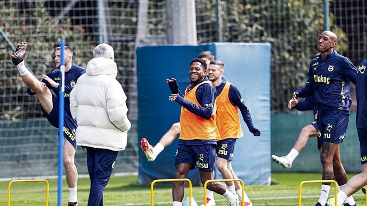 Fenerbahçe'nin Net Global Sivasspor maçı kamp kadrosu açıklandı! Fenerbahçe'nin Net Global Sivasspor maçı kamp kadrosu açıklandı!