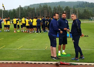 Fenerbahçe'yi üzen açıklama: Kalıyorum!