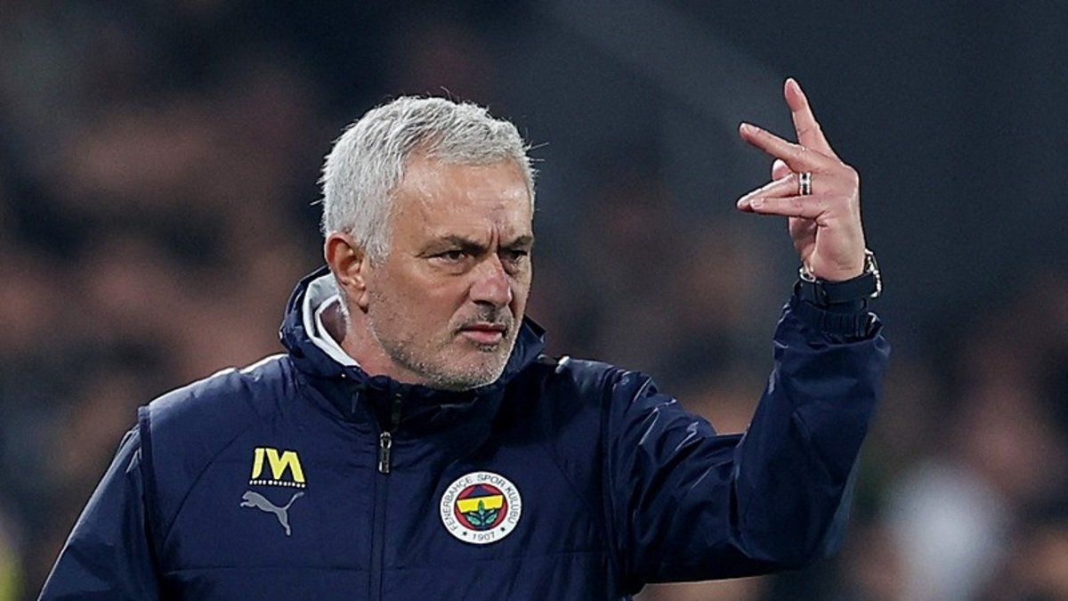 Jose Mourinho biletlerini kesti! Fenerbahçe'de çifte ayrılık Jose Mourinho biletlerini kesti! Fenerbahçe'de çifte ayrılık