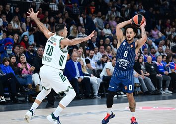 Anadolu Efes evinde mağlup