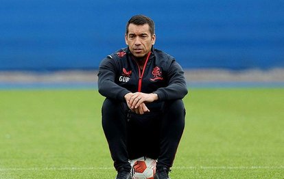 Rangers Teknik Direktörü Van Bronckhorst Rıdvan Yılmaz transferini değerlendirdi: Çok mutluyum!