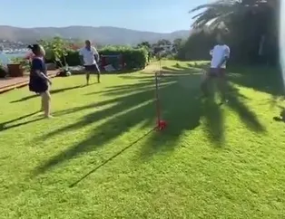 Fatih Terim ve Merve Terim’den ayak tenisi şovu