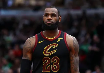 LeBron'dan 70. "triple double"