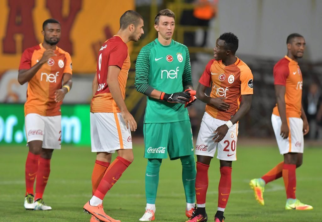 Muslera çalım attı taraftar çıldırdı