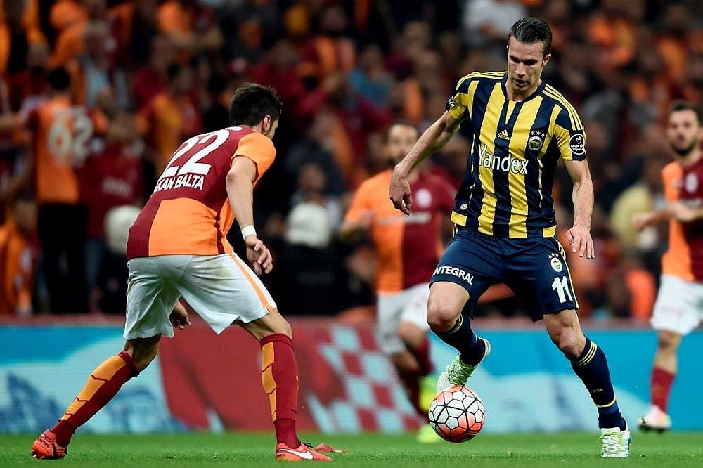 Robin van Persie’nin takibi ortalığı karıştırdı!