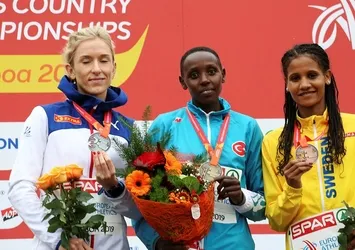 Yasemin can tarih yazdı