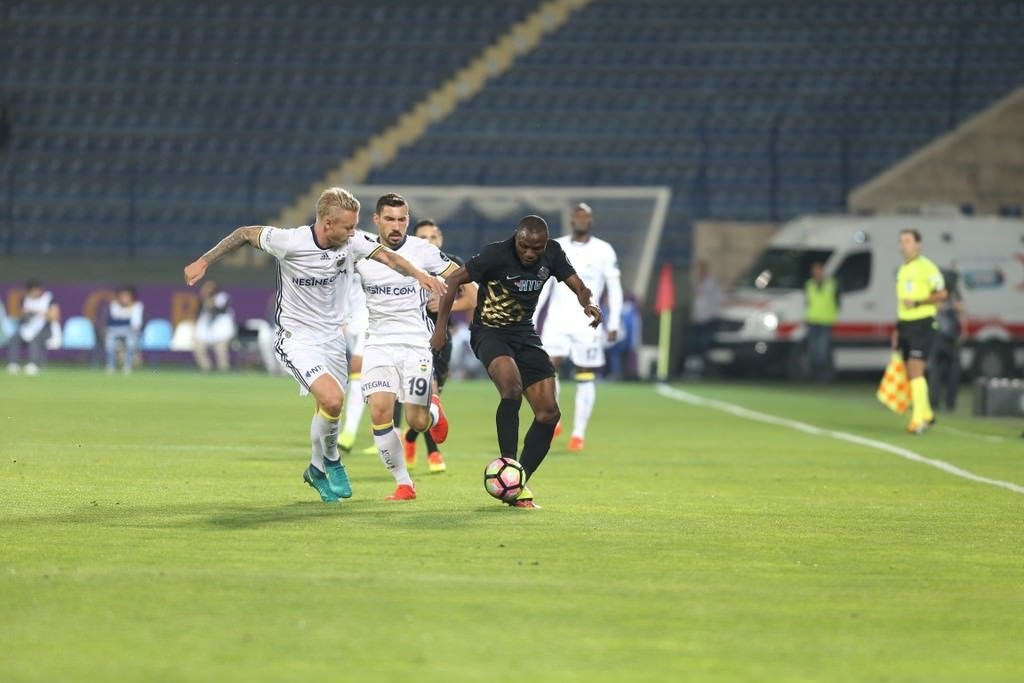 Osmanlıspor-Fenerbahçe maçından kareler