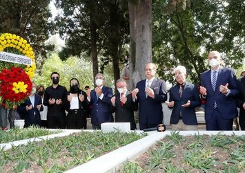 Metin Oktay kabri başında anıldı