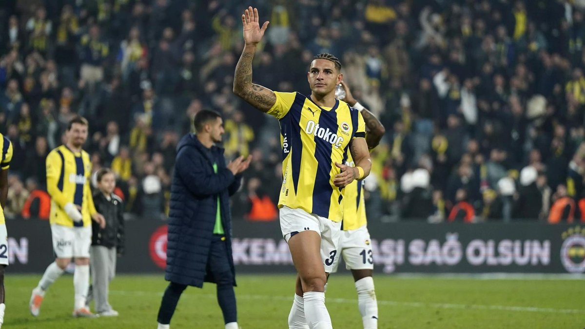TRANSFER HABERLERİ | Fenerbahçe'de transfer pişmanlığı! Mourinho takımda istemiyor TRANSFER HABERLERİ | Fenerbahçe'de transfer pişmanlığı! Mourinho takımda istemiyor