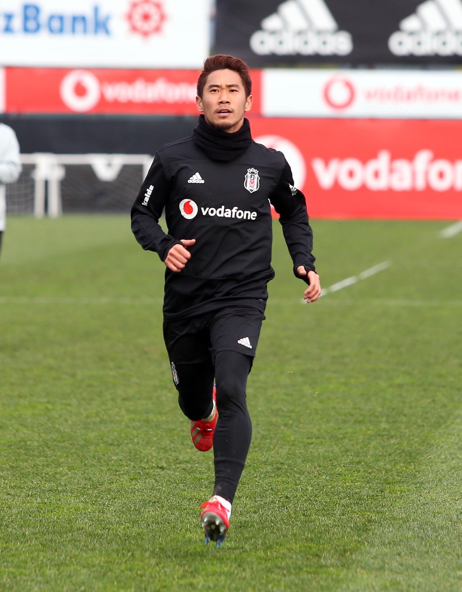 Kagawa ilk antrenmanına çıktı