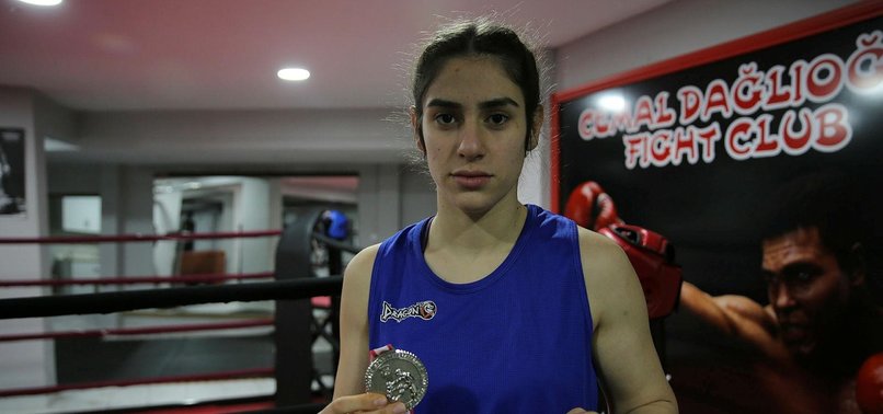 Sıla Üçyıldız zayıflamak için başladığı boksta Türkiye ikinciliğine ulaştı