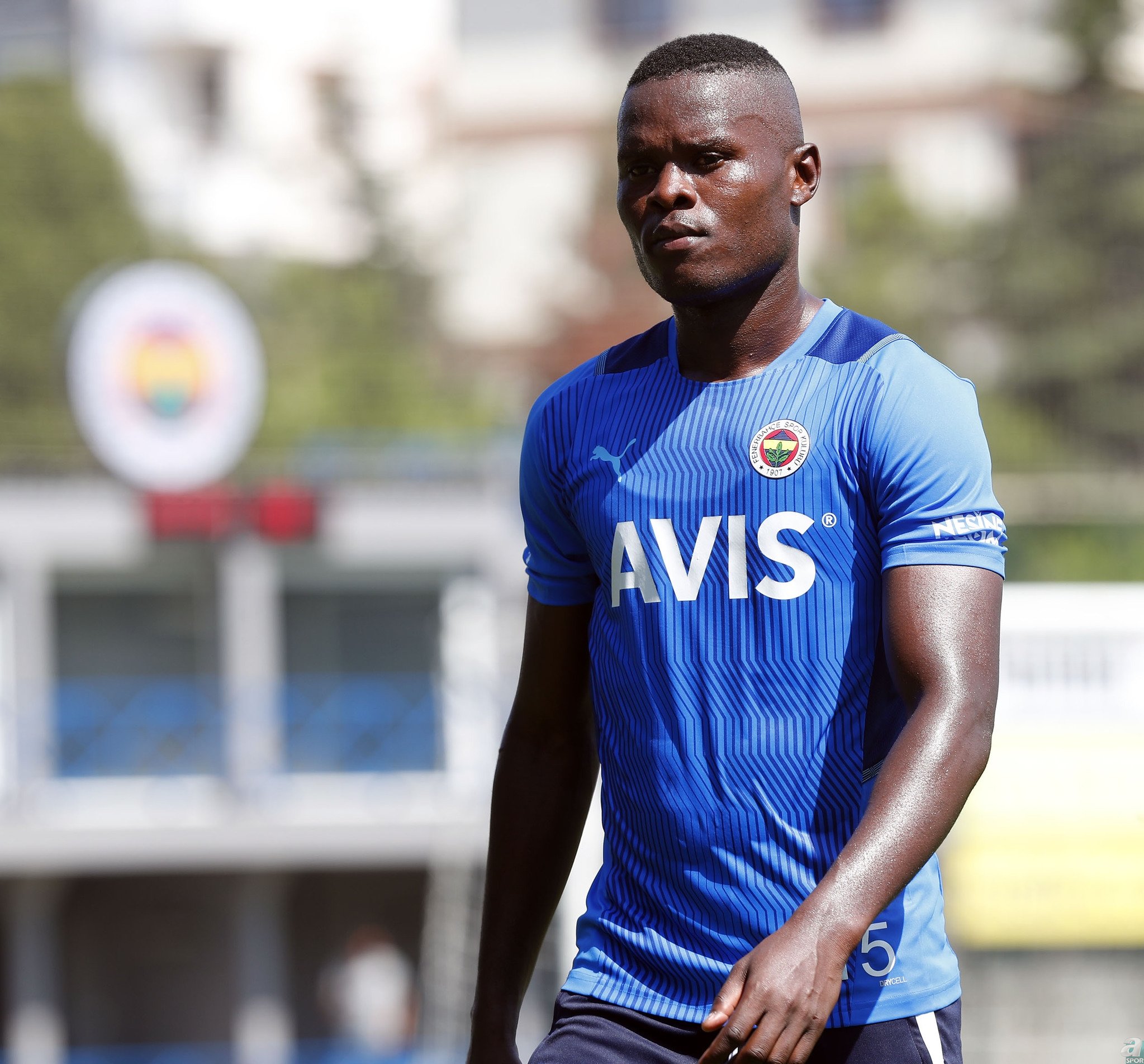 Son dakika transfer haberleri: Fenerbahçe transferde atağa kalktı! 3 futbolcuyla imzalar peş peşe...