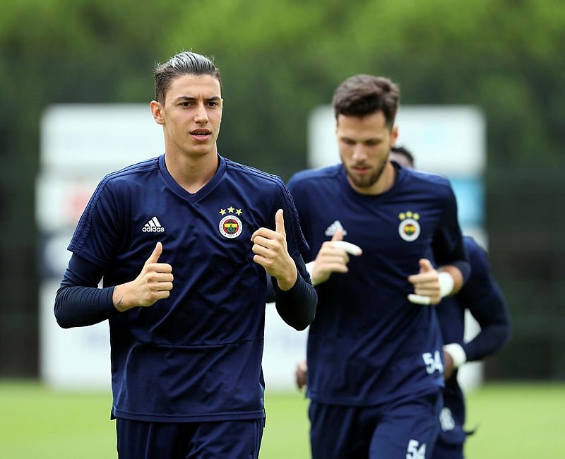 Fenerbahçe sağ bekini Romanya’da buldu