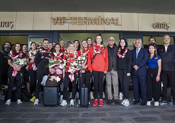 A Milli Kadın Voleybol Takımı yurda döndü