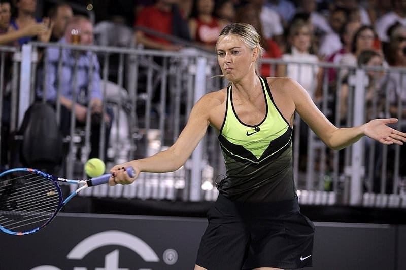 Ve Sharapova korta çıktı