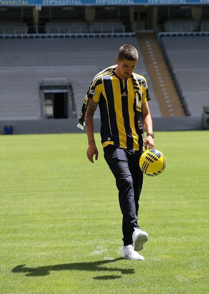 Fenerbahçe Neustadter ile 3 yıllık sözleşme imzaladı