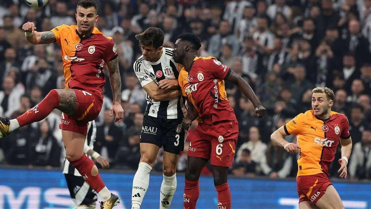 Zirvede büyük heyecan! İşte Galatasaray-Beşiktaş derbisinin 11'leri Zirvede büyük heyecan! İşte Galatasaray-Beşiktaş derbisinin 11'leri