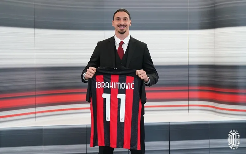 Milan Zlatan Ibrahimovic'in sözleşmesini 1 yıl daha uzattı! - 1