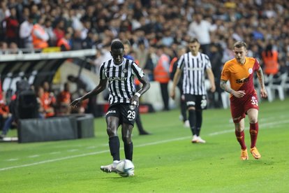 Altay’da ayrılıklar devam ediyor