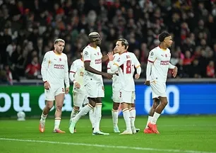 Aslan Fransızlara patladı!