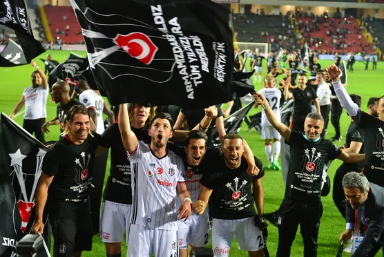 İşte Beşiktaş'ın 3 yıldız tişörtü