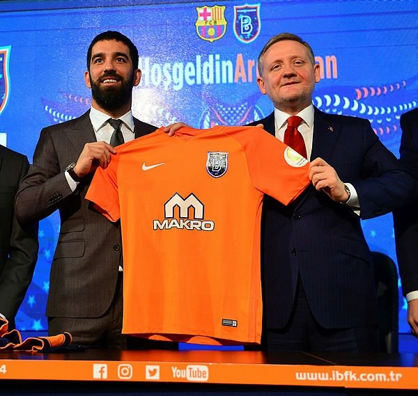 Arda Turan resmen Başakşehir’de