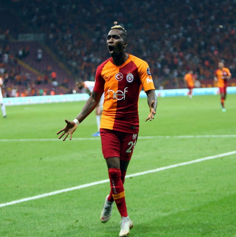 Onyekuru’nun nargile keyfi!