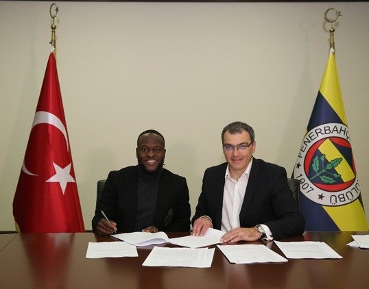 Fenerbahçe Victor Moses’ı açıkladı