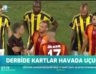 Derbide kartlar havada uçuşuyor